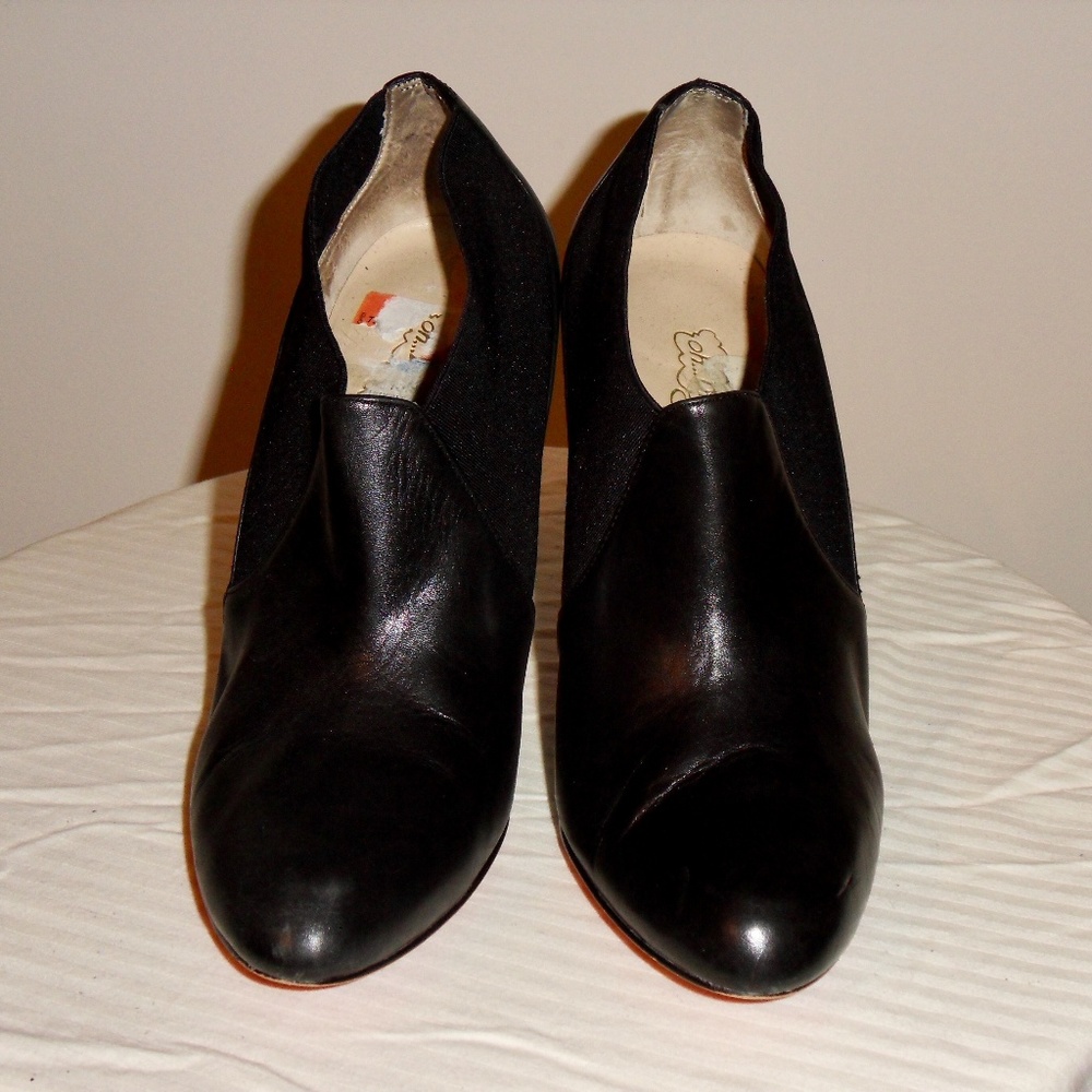 OH DEER! NOT RED BOTTOM Pumps